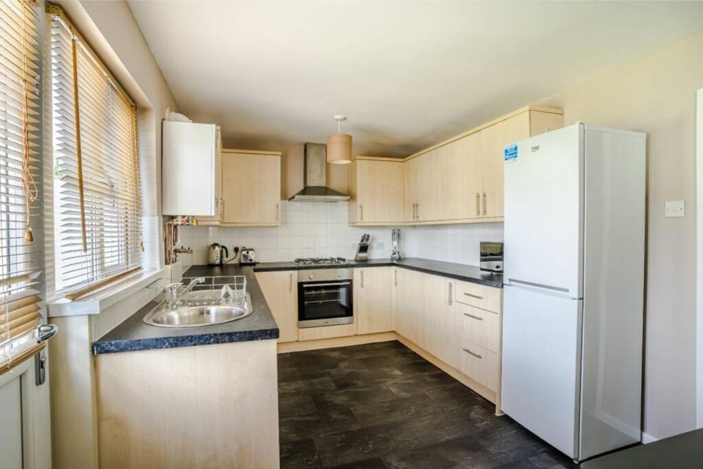 Off Road Parking, Smart Tv In Each Room! Swansea Exterior foto